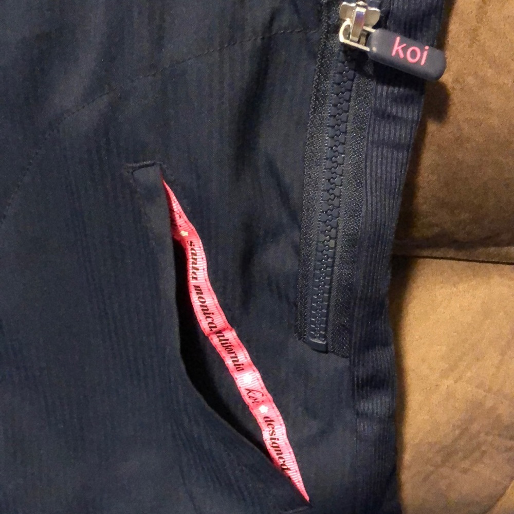 SCRUB TOP - Picture 4 of 4